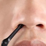 ⁦ماكينة تشذيب شعر الانف بطرف مستدير من بوكيلا، مقص احترافي من الستانلس ستيل المطلي بالتيتانيوم الاسود لازالة الشعر⁩ - الصورة ⁦3⁩