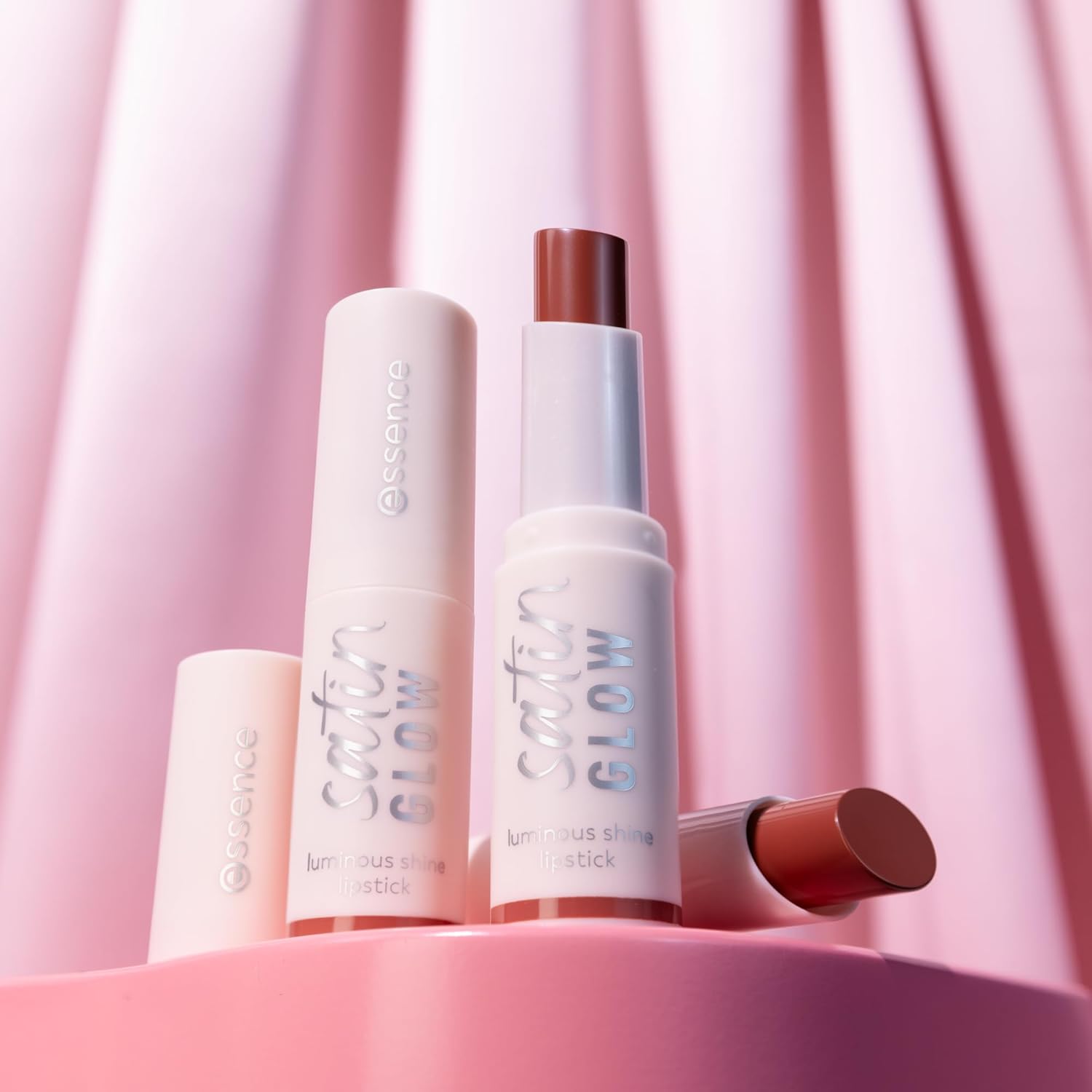 61rFMEPYrDL._AC_SL1500_.jpg ايسنس احمر شفاه لامع لامع لامع من ساتن جلو، رقم 04، بنفسجي، شديد اللون، نباتي، خالٍ من البارابين، خالي من جزيئات البلاستيك الدقيقة، خالي من الجسيمات النانوية، عبوة من قطعة واحدة (0.13 اونصة) - الصورة 8