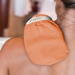 ⁦صابون اسود مغربي 8 اونصة - رائحة الاوكالبتوس المنشطة مع زيت الارجان المضاف بالإضافة إلى قفاز تقشير كيسا⁩ - الصورة ⁦9⁩