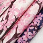 ⁦ستارة باب نورين بتصميم لوحة فنية يابانية على شكل شجرة ازهار الكرز ساكورا وجبل فوجي من اوفات هوم، مناسبة للتعليق على الحائط لتزيين المنزل، مقاس 33.5 × 59 انش، البوليستر، رائحة الزهور⁩ - الصورة ⁦2⁩