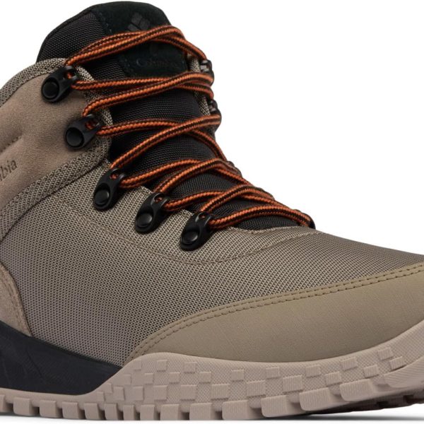 حذاء فيربانكس للسير في الثلج للرجال من كولومبيا بتصميم رقبة متوسطة الطول، سويدي