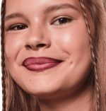 ايسنس قلم تحديد شفاه كومفورت مات 8 اتش، رقم 19، احمر يدوم طويلا، نتائج فورية، غير لامع، نباتي، مقاوم للماء، بدون مواد حافظة، خالي من البارابين، عبوة من قطعة واحدة (0.01 اونصة) - الصورة 6